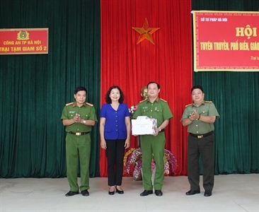 Trang bị kiến thức pháp luật cho các phạm nhân.